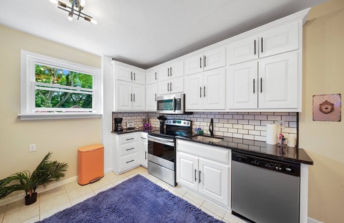 Royersford House | Comfort, Fun & Retro Retreat