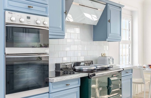 Weymouth Villa | Comfort Hill - Luxury, hot tub, sea views