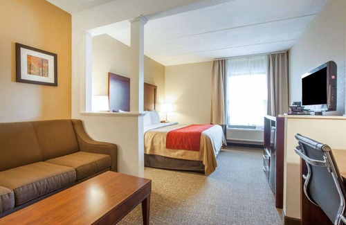 Pioneer Hotel | Comfort Inn at Royal Blue