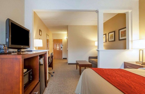 Pioneer Hotel | Comfort Inn at Royal Blue