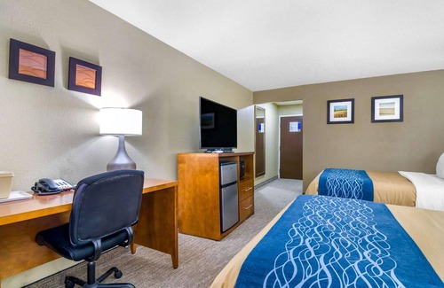 Ottawa Hotel | Comfort Inn Ottawa - Superior Queen Suite with Two Queen Beds - Non Smoking
