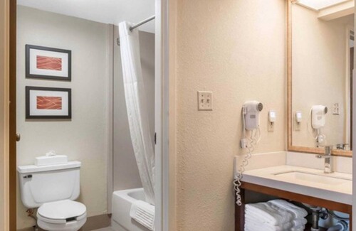 Pine Grove Hotel | Comfort Inn Pine Grove I-81 Hershey Area