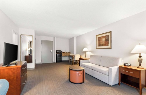 Lake Ariel Hotel | Comfort Inn Pocono Lakes Region