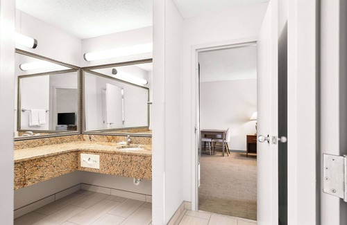 Lake Ariel Hotel | Comfort Inn Pocono Lakes Region