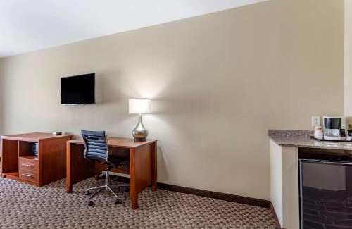 Carbondale Hotel | Comfort Inn & Suites Carbondale University Area