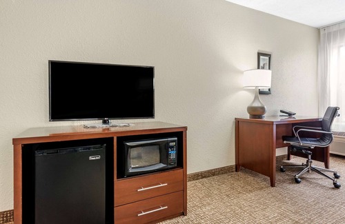 Roselawn Finance Hotel | Comfort Inn & Suites Cincinnati Eastgate