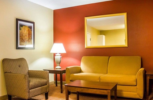 Rogers Hotel | Comfort Inn & Suites Dayville - Killingly Industrial Park