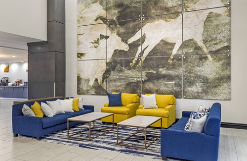 Las Colinas Hotel | Comfort Inn & Suites Irving Las Colinas DFW