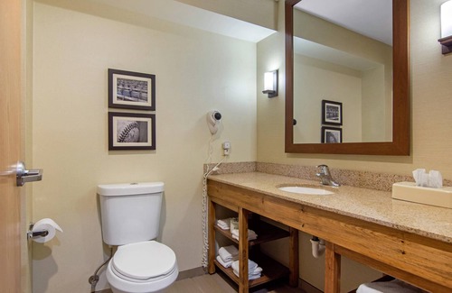 Milford Hotel | Comfort Inn & Suites Milford/Cooperstown