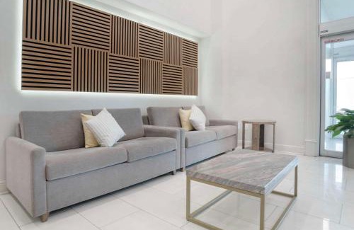 Kenner - Louis Armstrong International Airport Hotel | Comfort Inn & Suites New Orleans Airport North