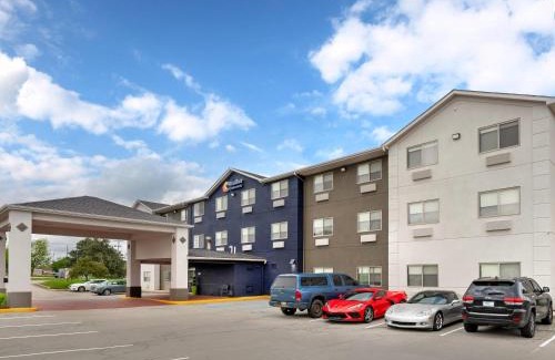 Greenfield Hotel | Comfort Inn & Suites North Greenfield