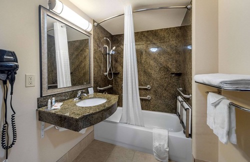 Perry Hotel | Comfort Inn & Suites Perry I-35