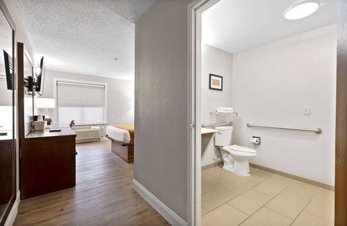 Hazelwood Hotel | Comfort Inn & Suites St. Louis - Hazelwood