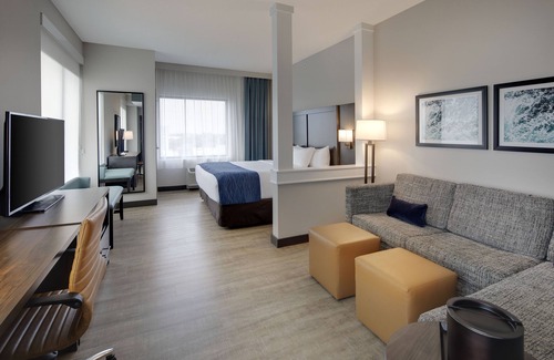 Miami Springs Hotel | Comfort Inn & Suites Miami International Airport