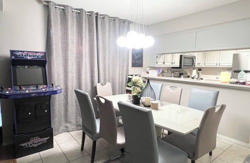 South Arlington House | Comfort stay near AT&T stadium-Six flags-free 5 mins walk to the stadium.