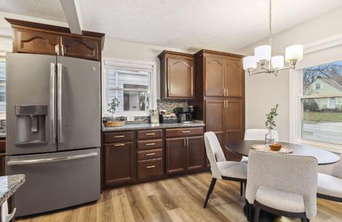 Cleveland Heights House | Comfort & Style - Mins to CLE Clinic - Family Friendly