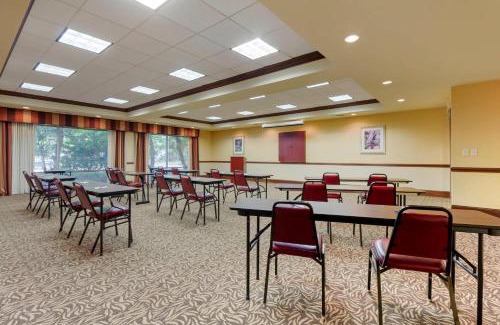 West Ashley Hotel | Comfort Suites Charleston West Ashley