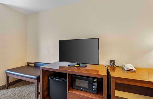 Lincoln Hotel | Comfort Suites East Lincoln - Mall Area
