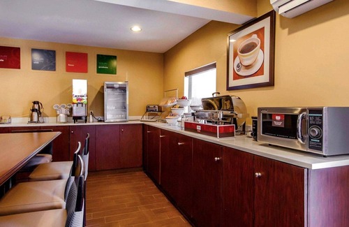Jeffersontown Hotel | Comfort Suites Louisville East