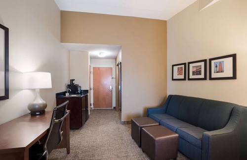 Norfolk - Virginia Beach Hotel | Comfort Suites Suffolk - Chesapeake