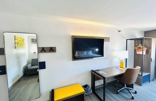 Terre Haute Hotel | Comfort Suites Terre Haute University Area