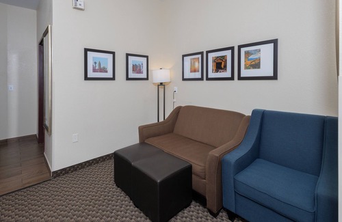 Troy Hotel | Comfort Suites Troy-I75