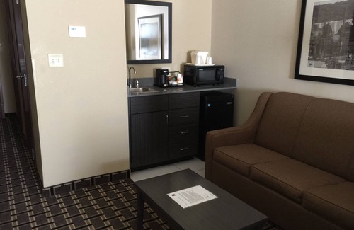 Uniontown Hotel | Comfort Suites Uniontown