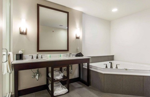 Youngstown Hotel | Comfort Suites Youngstown North