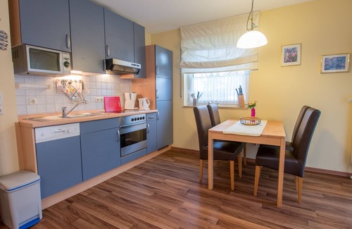 Zingst Apartment | Comfortable vacation apartment with terrace and garden view in the heart of Zingst