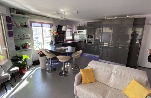 Frejus Port Apartment | Comfortable 1-bedroom apt with large terrace, AC, garage, close to sea and shops