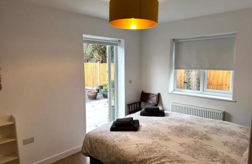 Acresford Apartment | Comfortable 2 Bed Apartment