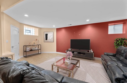 Grand Boulevard Apartment | Comfortable 2-bedroom apartment in phenomenal Chicago