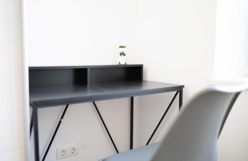 Oberdobling Apartment | Comfortable 2BR Apt with Parking, Wi-Fi near City Center, Wein, Austria