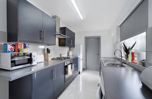 Ushaw Moor House | Comfortable 2BR Home 10 Min to Durham Cathedral