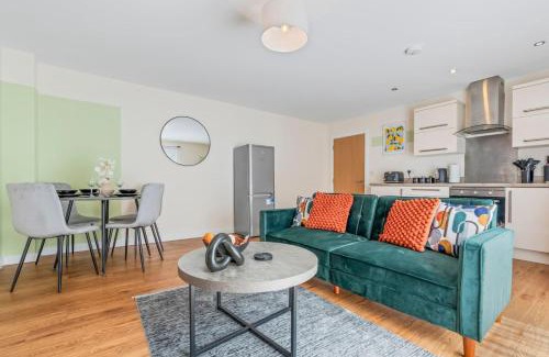 Leicester City Centre Apartment | Comfortable 3-Bed Flat for 7 Guests, Ideal Family Stay in Prime Area with Fast Wi-Fi