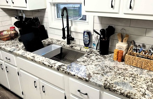 Berea House | Comfortable 3BR Home|Garage in Berea Sleeps to 6!