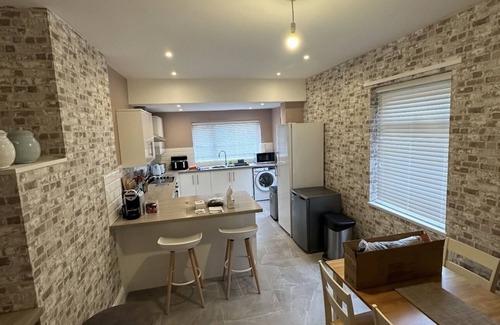 Birkenhead House | Comfortable 4 Bedroom Townhouse