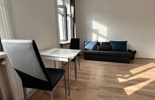 Erdberg Apartment | Comfortable 4BR Shared Apt Perfect for Groups & Friends