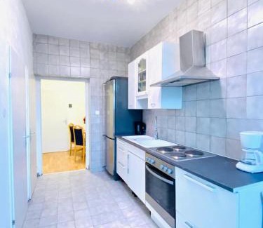 Liesing Apartment | Comfortable 5BR Apt Well Connected Location