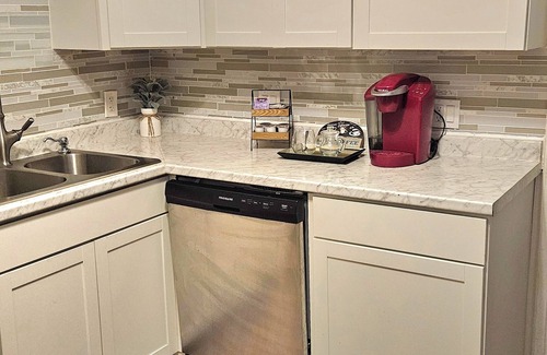 Cincinnati House | Comfortable 6-bdrm, 2-bath with off street parking, near XU, UC, OTR & Downtown