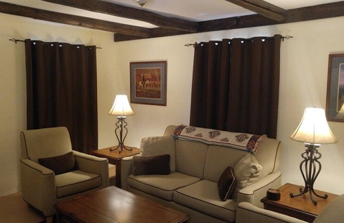 Tumacacori-Carmen Apartment | Comfortable apartment with kitchen and lounge at Historic Rancho Santa Cruz.