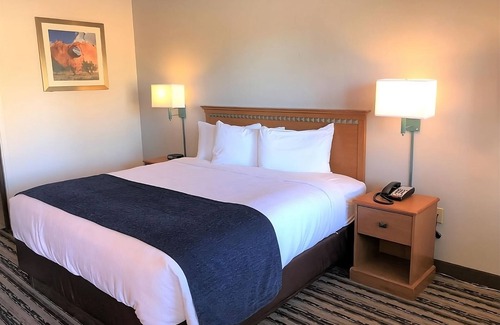 Window Rock Hotel | Comfortable Accommodation in a Cultural Destination! With Indoor Pool & Hot Tub!
