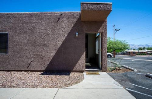 Palo Verde House | Comfortable and Bright 3-Bedroom Home in Tucson