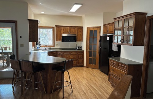 Lac du Bonnet House | Comfortable and Convenient 5 Bedroom Lake House