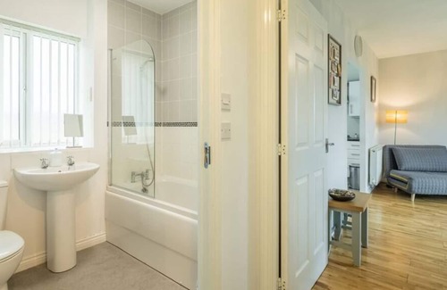Cambridge House | Comfortable and Modern Cambridge Apartment