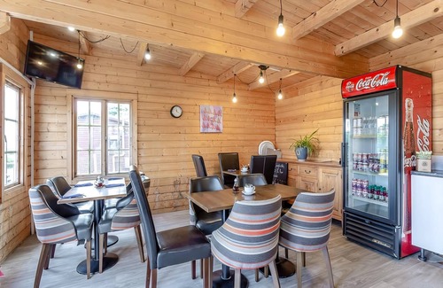 Hewas Water House | Comfortable and spacious caravan with one double and one twin.