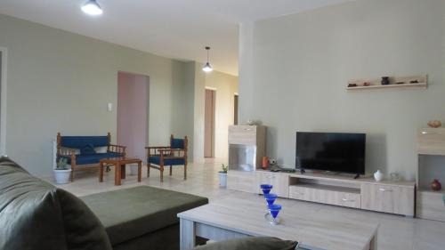 Aigio Apartment | Comfortable and Spacious Home Near Beaches
