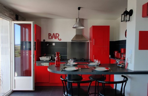 Cusset Apartment | Comfortable apartment 50m²-clim, wifi, balcony, secure parking, near metro station