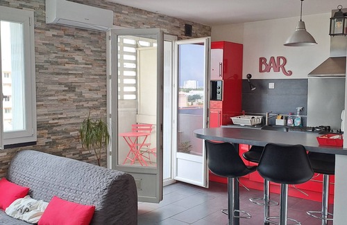 Cusset Apartment | Comfortable apartment 50m²-clim, wifi, balcony, secure parking, near metro station