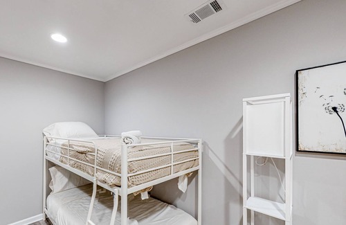 East Point Apartment | Comfortable apartment with an in-home theater, jetted tub, & AC - dogs ok